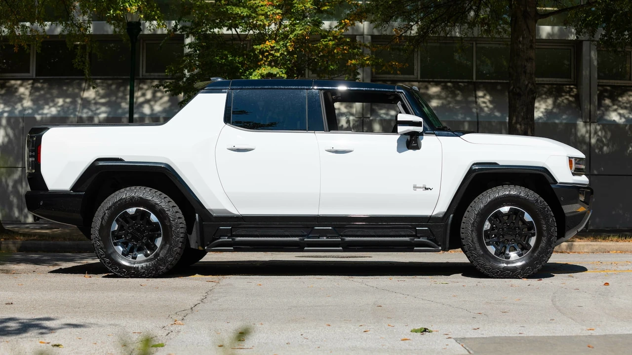 2022 GMC Hummer EV - Image 2 of 19