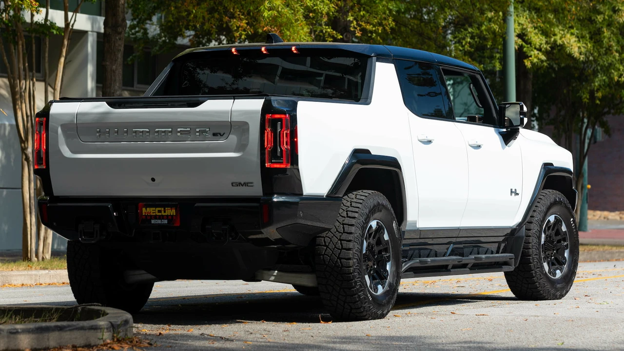 2022 GMC Hummer EV - Image 3 of 19