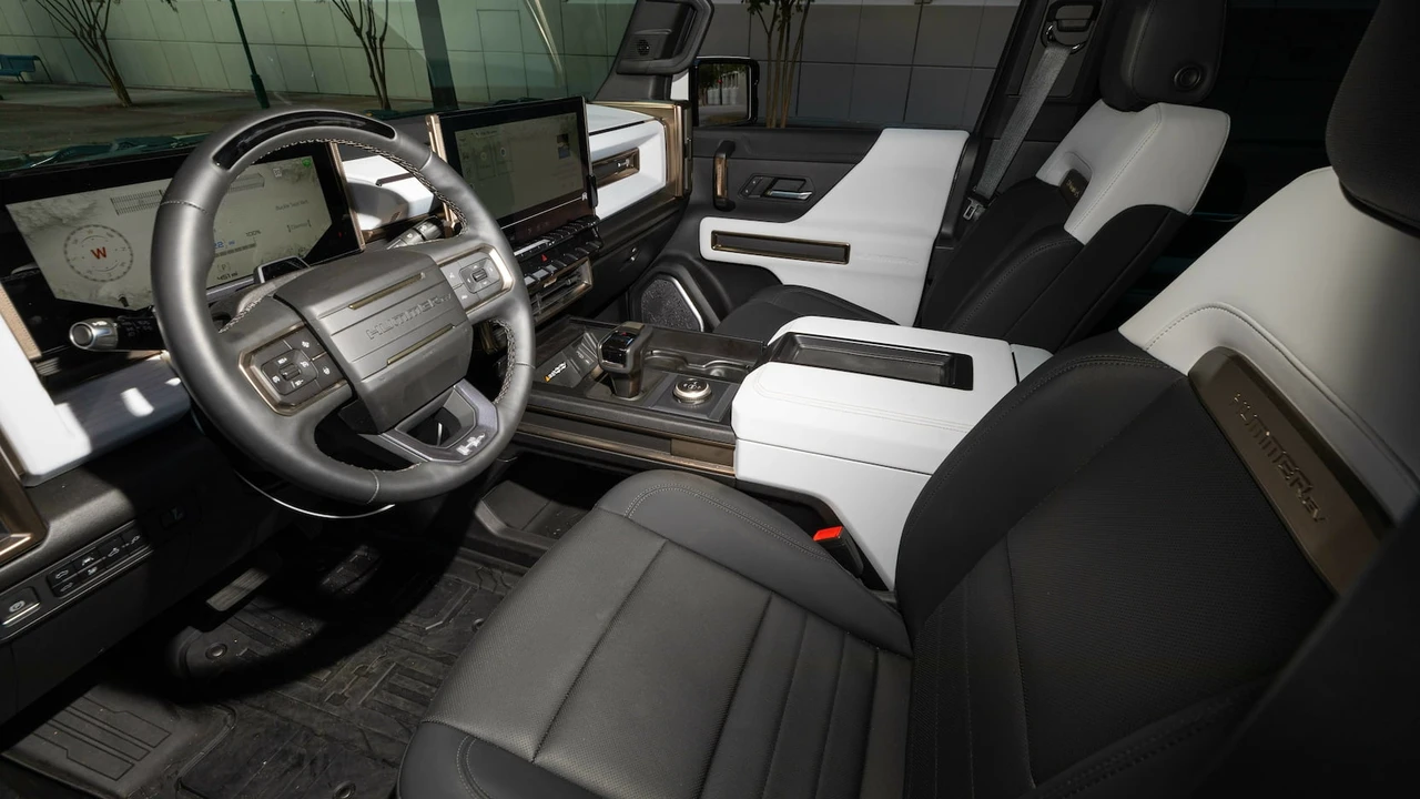 2022 GMC Hummer EV - Image 4 of 19