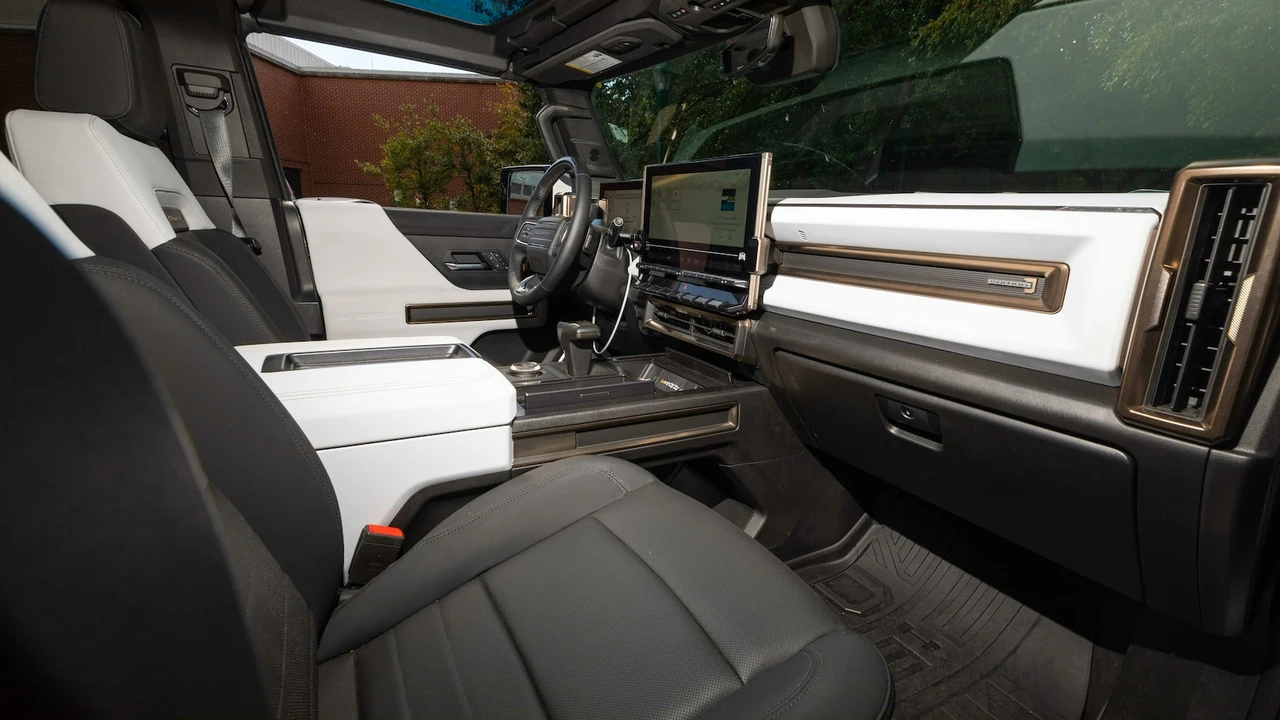 2022 GMC Hummer EV - Image 5 of 19