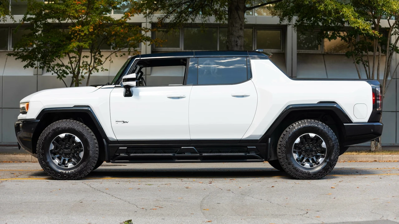 2022 GMC Hummer EV - Image 7 of 19