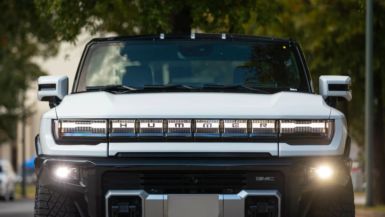 2022 GMC Hummer EV - Image 8 of 19