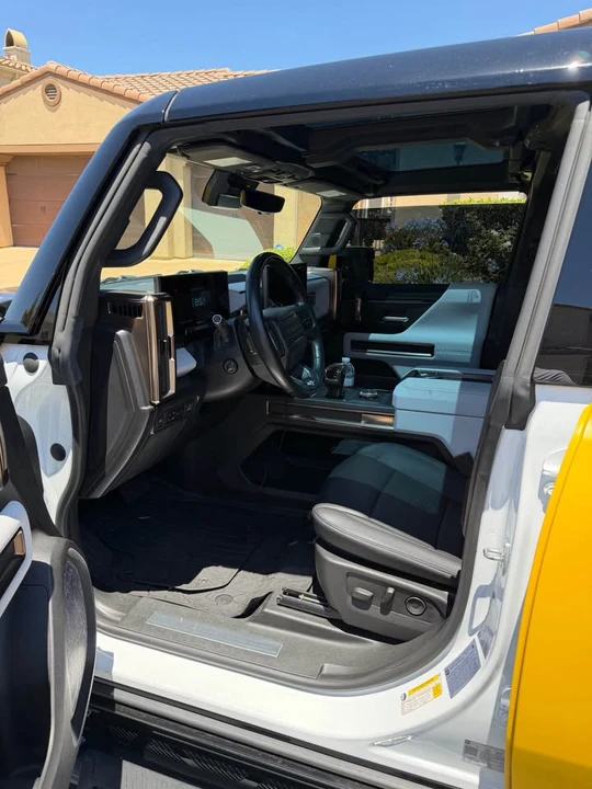 2022 GMC Hummer EV - Image 6 of 7