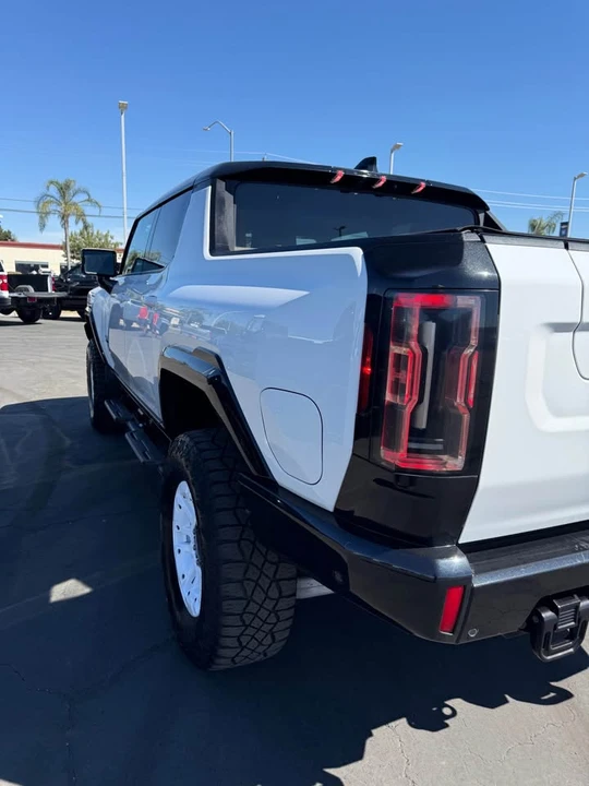 2022 GMC Hummer EV - Image 8 of 11