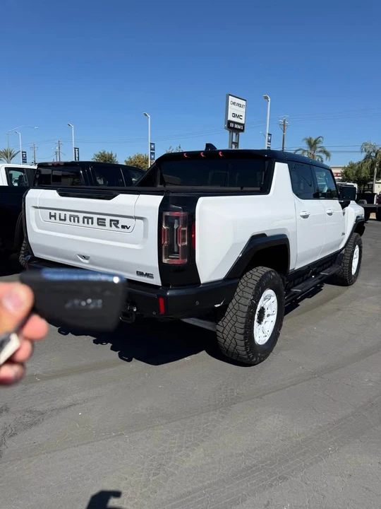 2022 GMC Hummer EV - Image 7 of 11