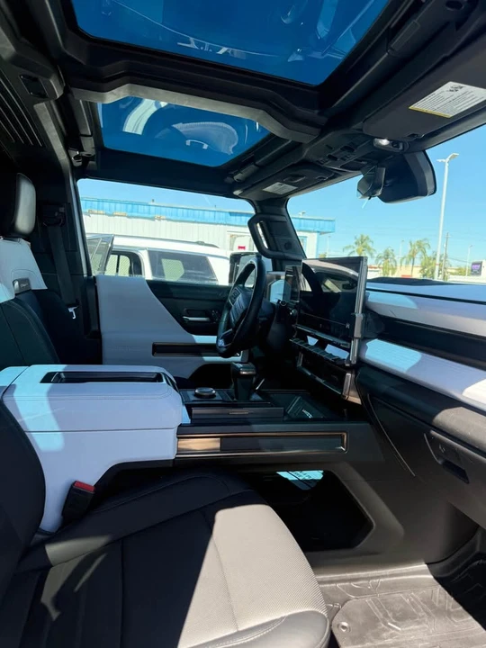 2022 GMC Hummer EV - Image 9 of 11