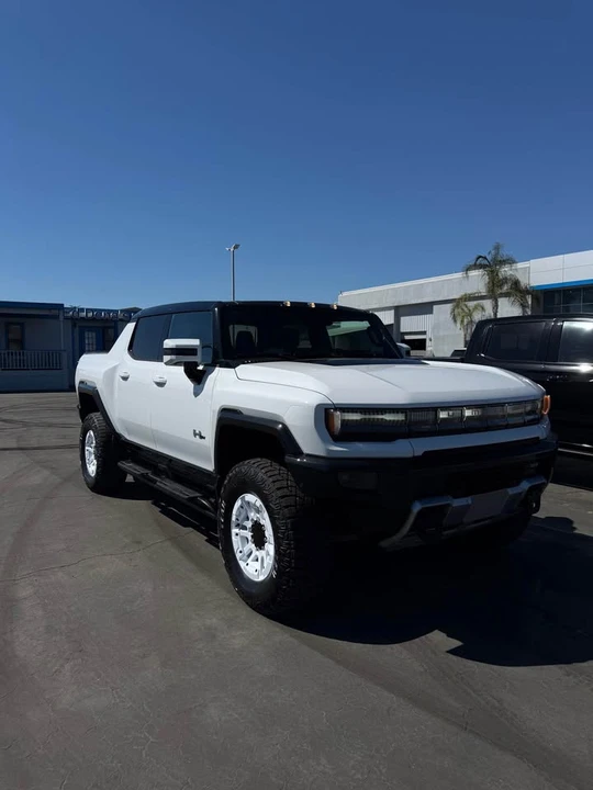 2022 GMC Hummer EV - Image 5 of 11
