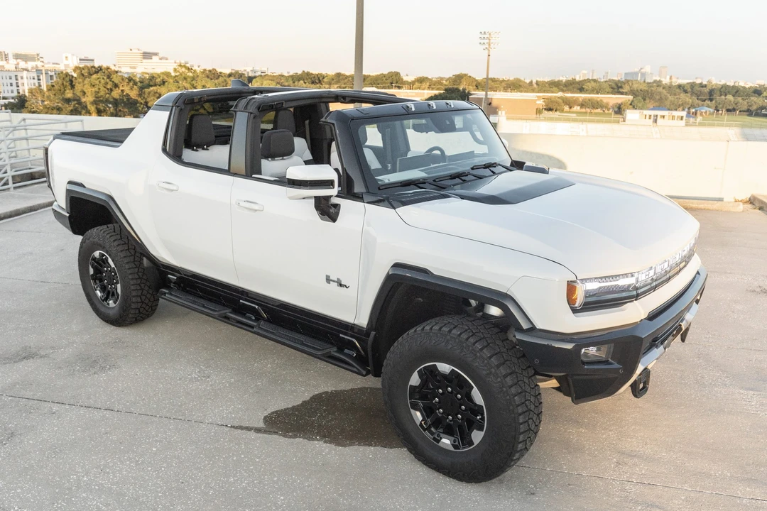 2022 GMC Hummer EV - Image 18 of 31