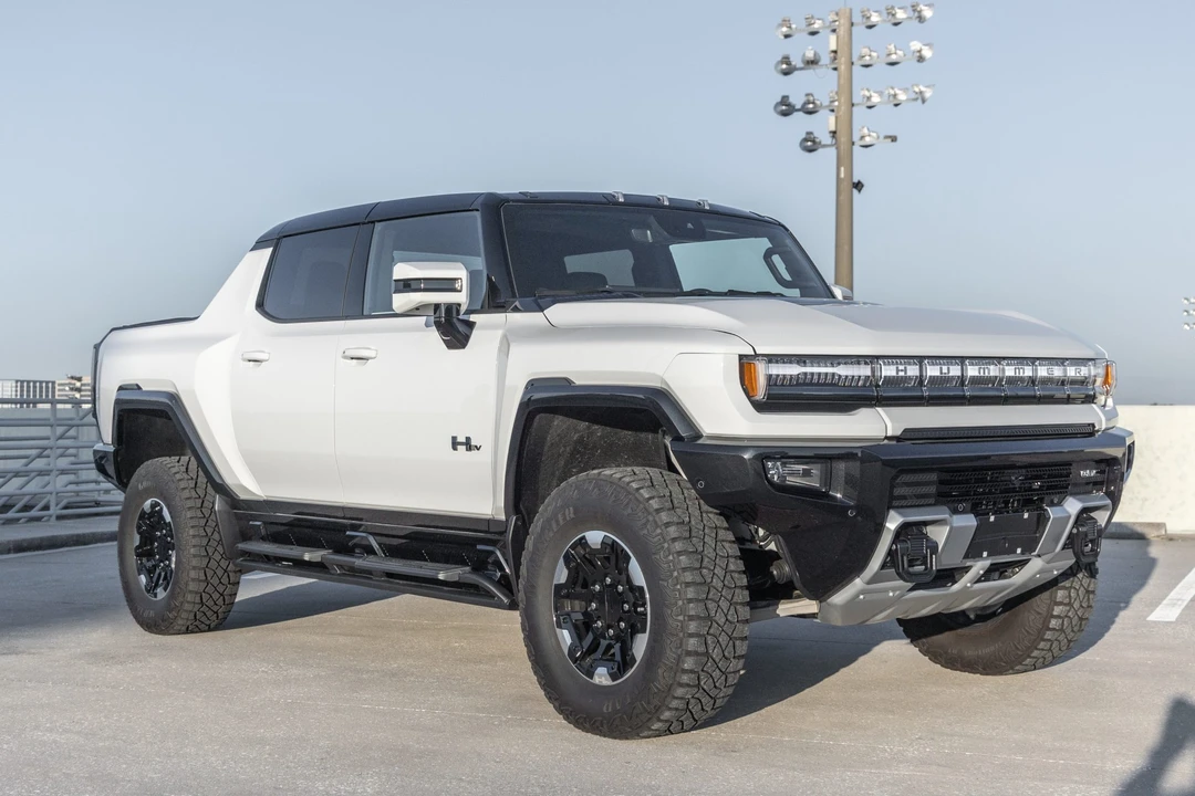 2022 GMC Hummer EV - Image 8 of 31