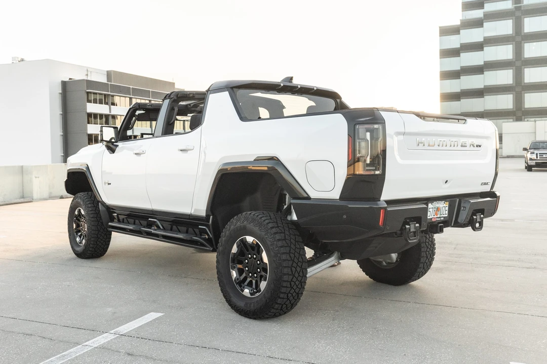 2022 GMC Hummer EV - Image 13 of 31