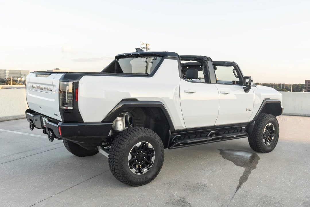 2022 GMC Hummer EV - Image 16 of 31