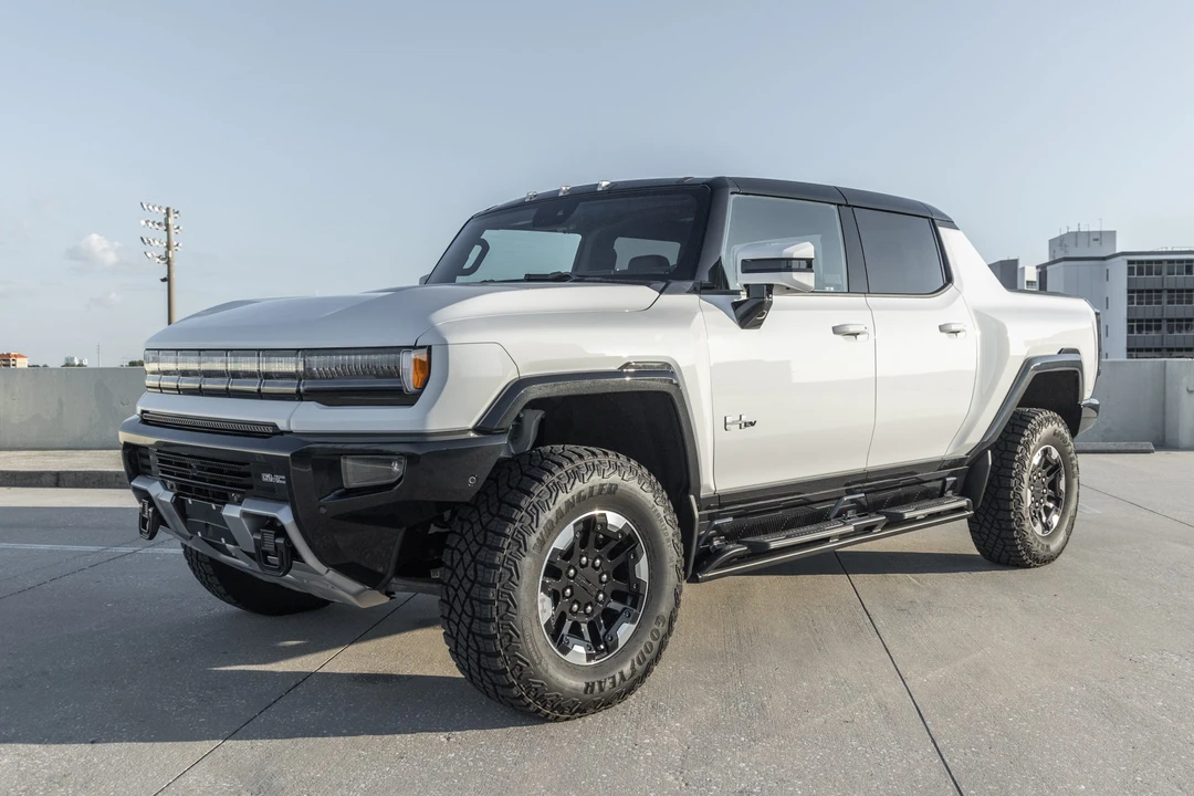 2022 GMC Hummer EV - Image 2 of 31
