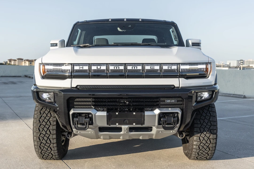 2022 GMC Hummer EV - Image 10 of 31