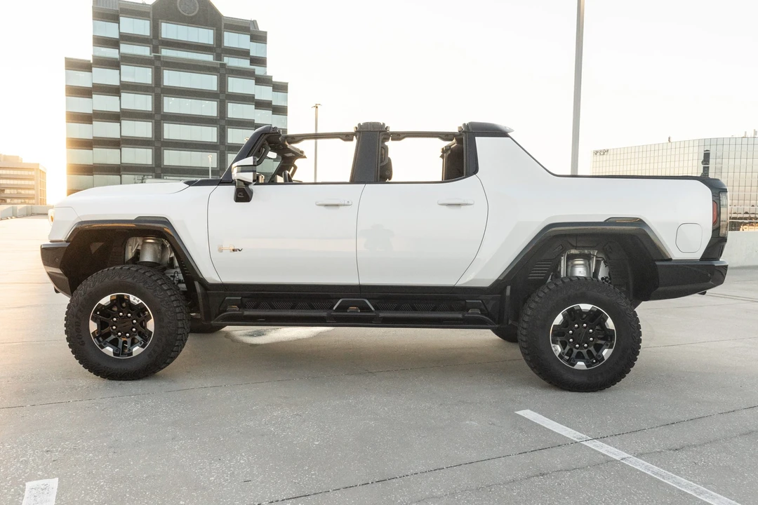 2022 GMC Hummer EV - Image 12 of 31