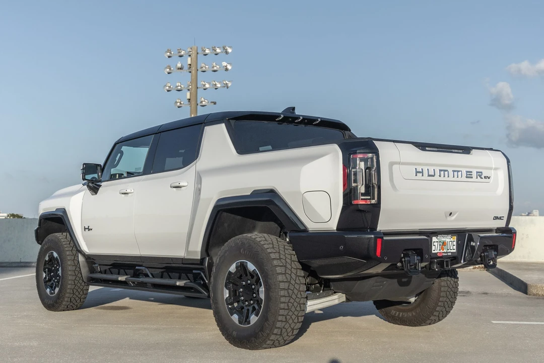 2022 GMC Hummer EV - Image 4 of 31