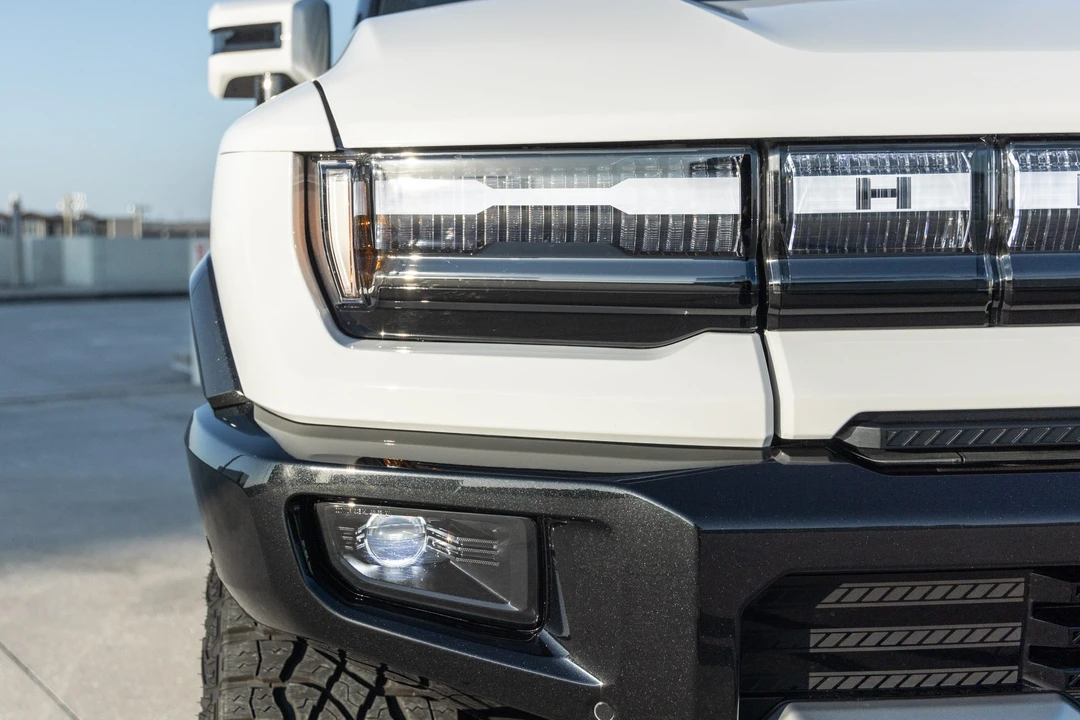 2022 GMC Hummer EV - Image 20 of 31