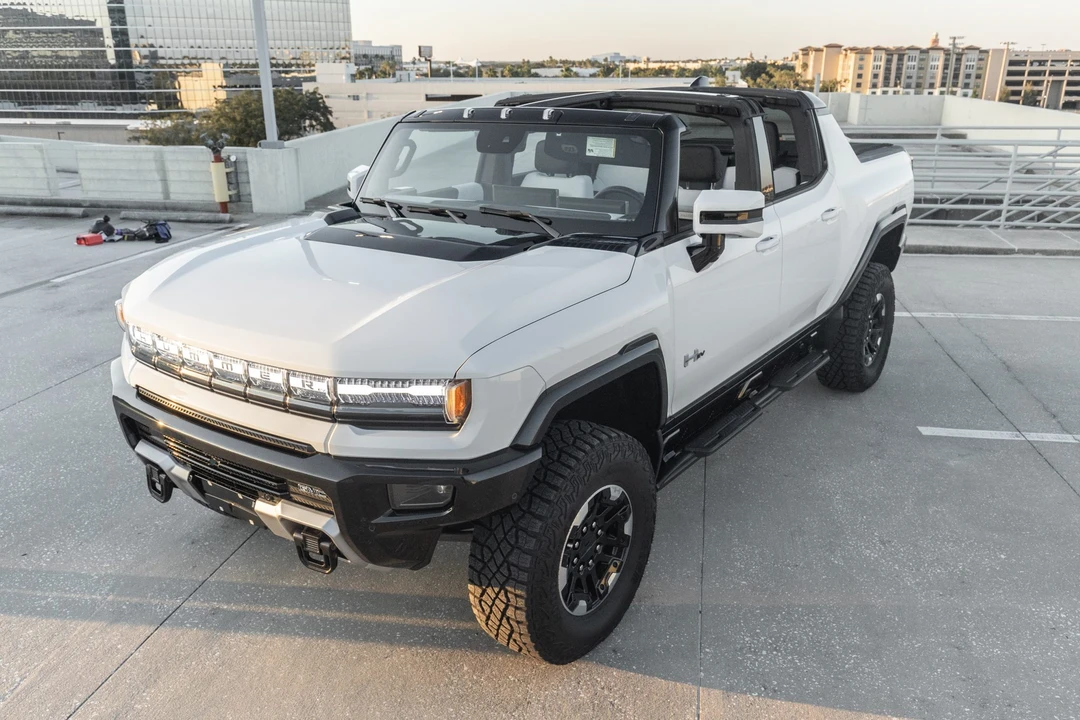 2022 GMC Hummer EV - Image 11 of 31