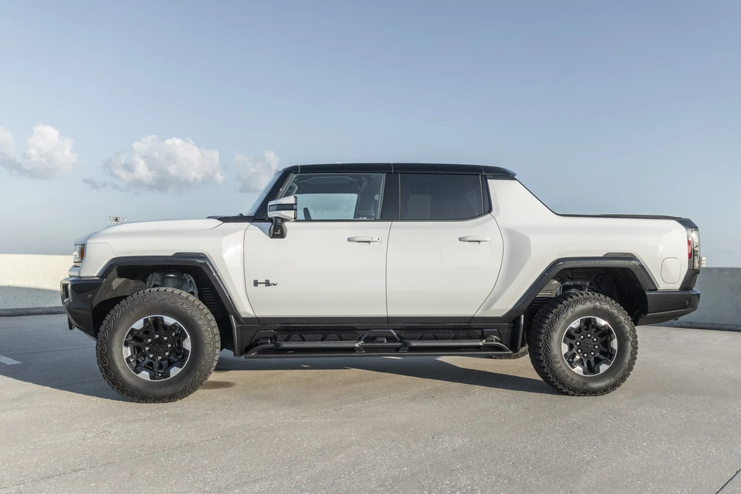 2022 GMC Hummer EV - Image 3 of 31