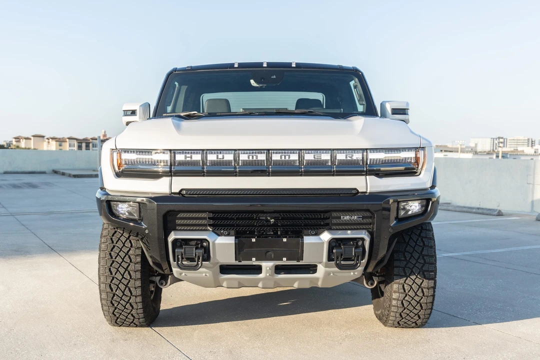2022 GMC Hummer EV - Image 9 of 31