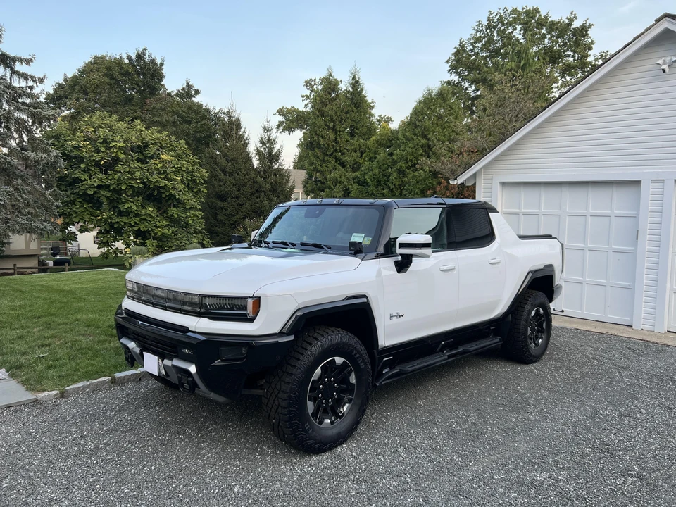 2022 GMC Hummer EV - Image 12 of 31