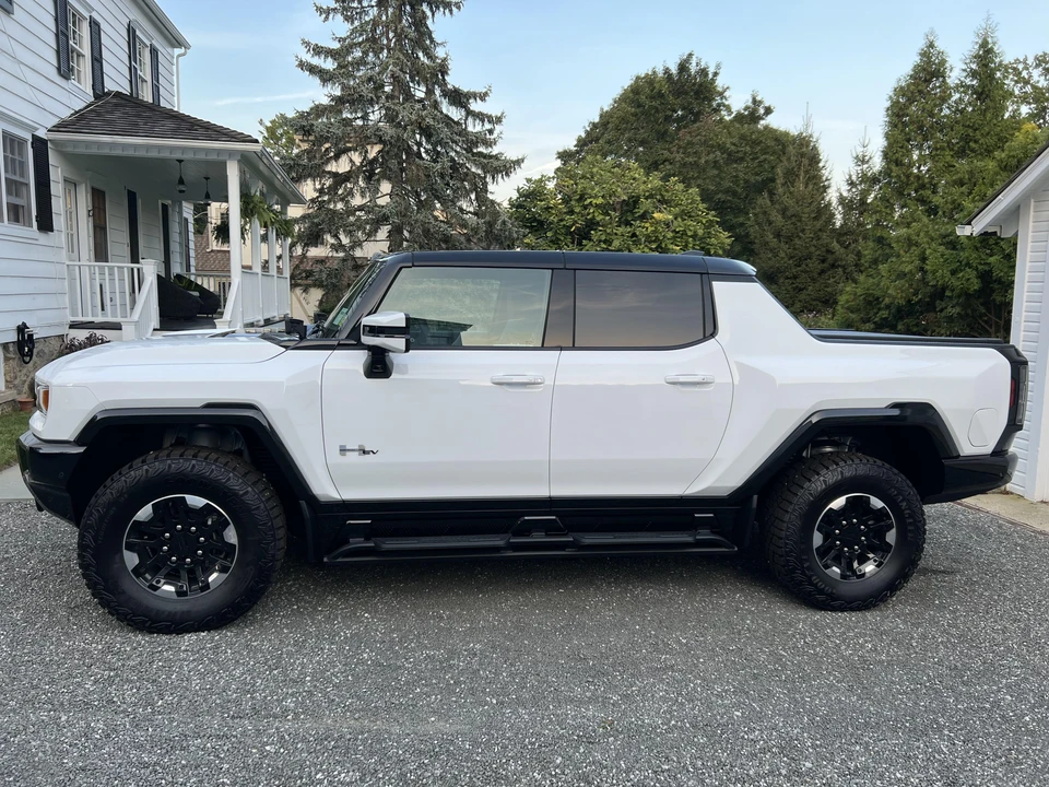 2022 GMC Hummer EV - Image 14 of 31