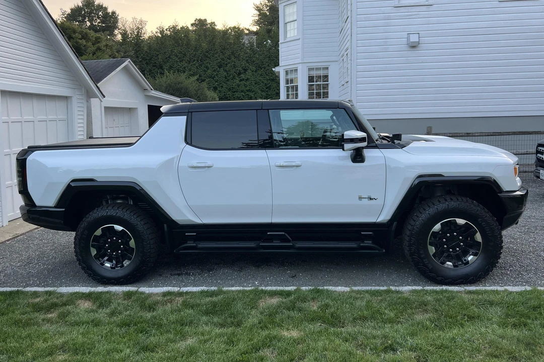 2022 GMC Hummer EV - Image 3 of 31