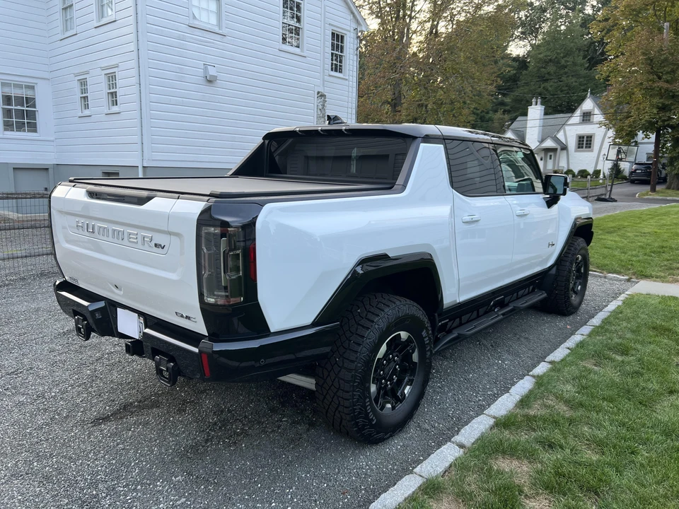 2022 GMC Hummer EV - Image 17 of 31