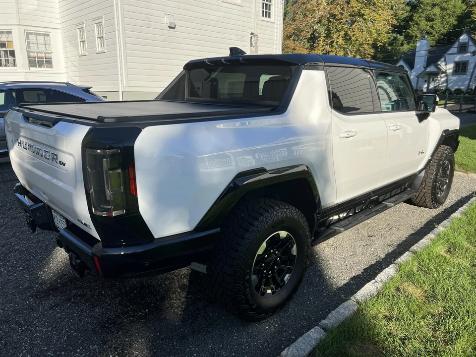 2022 GMC Hummer EV - Image 18 of 31