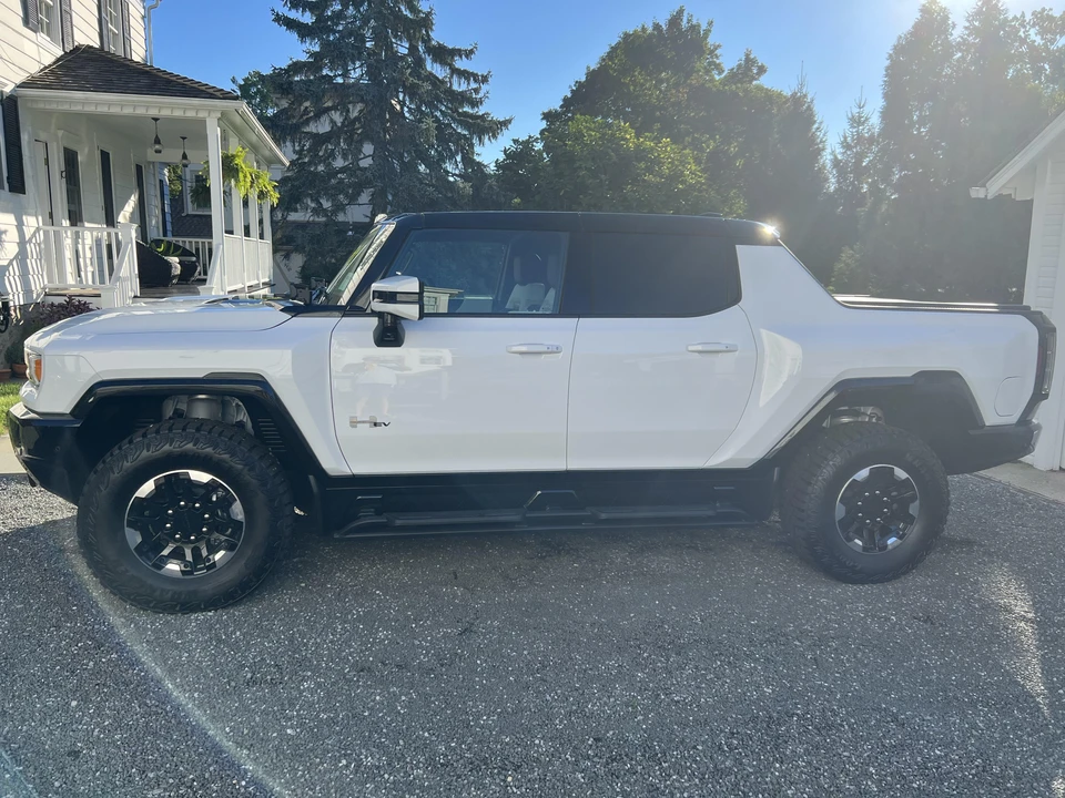 2022 GMC Hummer EV - Image 15 of 31