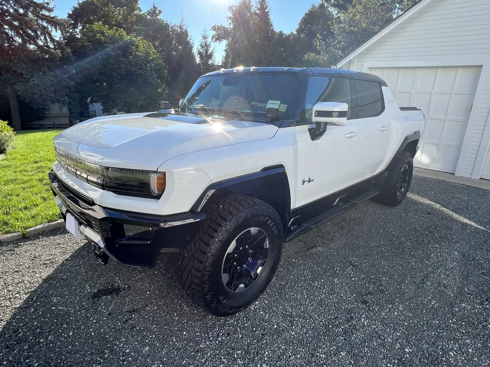 2022 GMC Hummer EV - Image 11 of 31