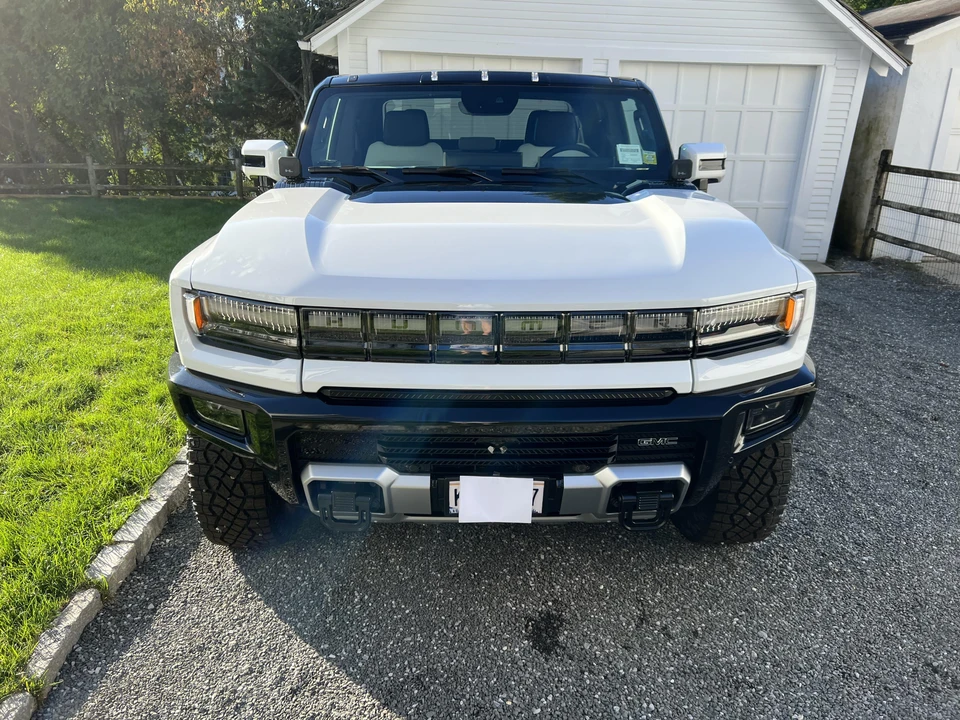 2022 GMC Hummer EV - Image 9 of 31