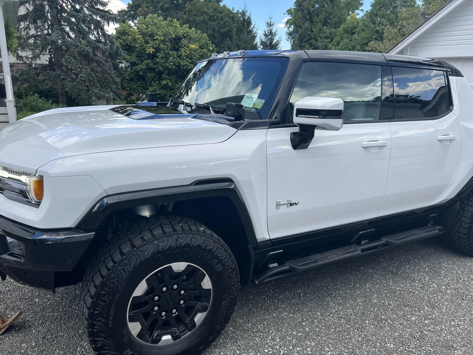 2022 GMC Hummer EV - Image 23 of 31