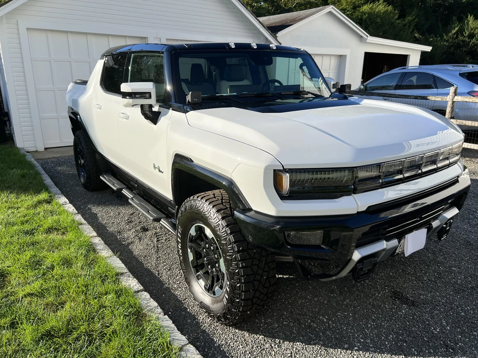 2022 GMC Hummer EV - Image 19 of 31