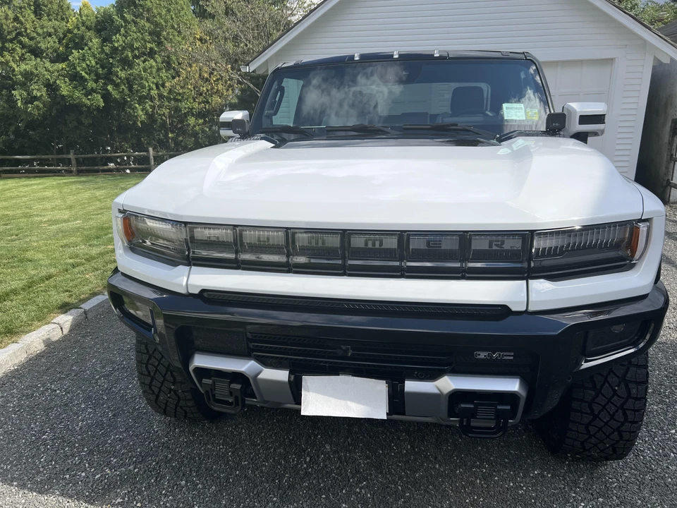 2022 GMC Hummer EV - Image 10 of 31