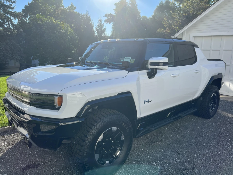 2022 GMC Hummer EV - Image 13 of 31