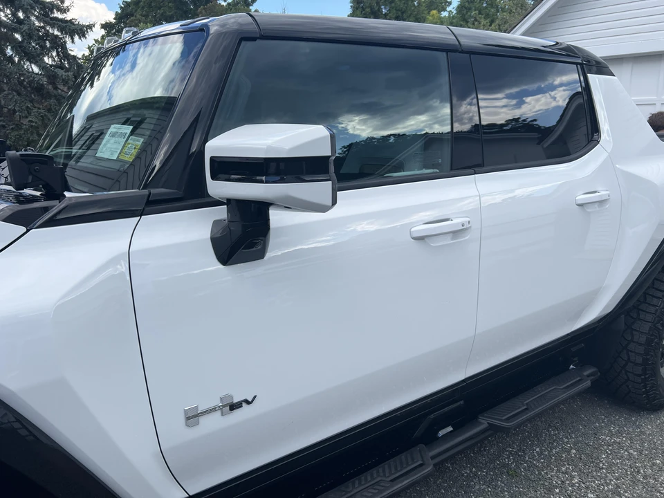 2022 GMC Hummer EV - Image 26 of 31