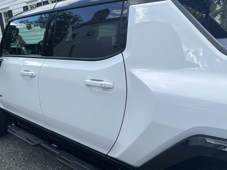 2022 GMC Hummer EV - Image 27 of 31