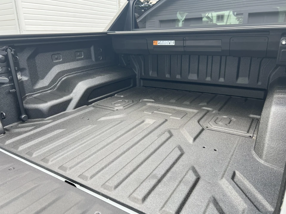 2022 GMC Hummer EV - Image 31 of 31