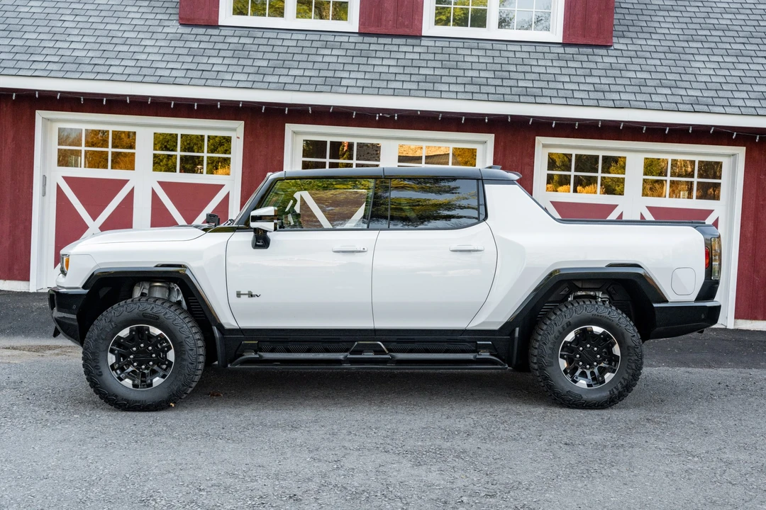 2022 GMC Hummer EV - Image 2 of 31