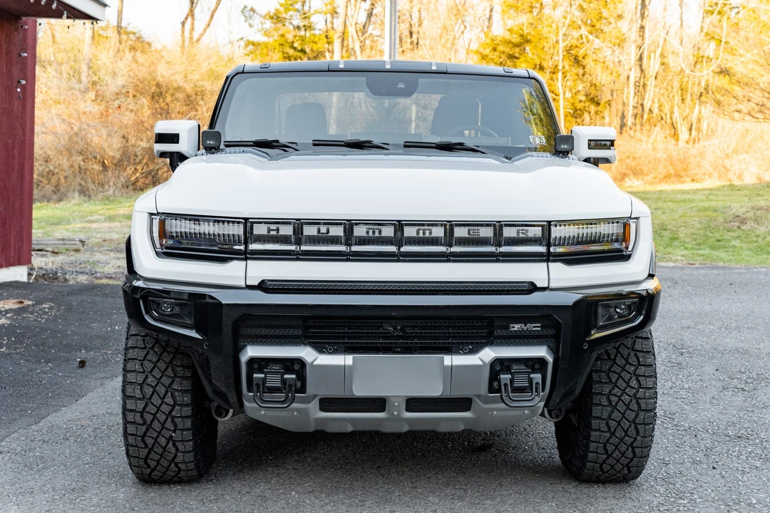 2022 GMC Hummer EV - Image 8 of 31