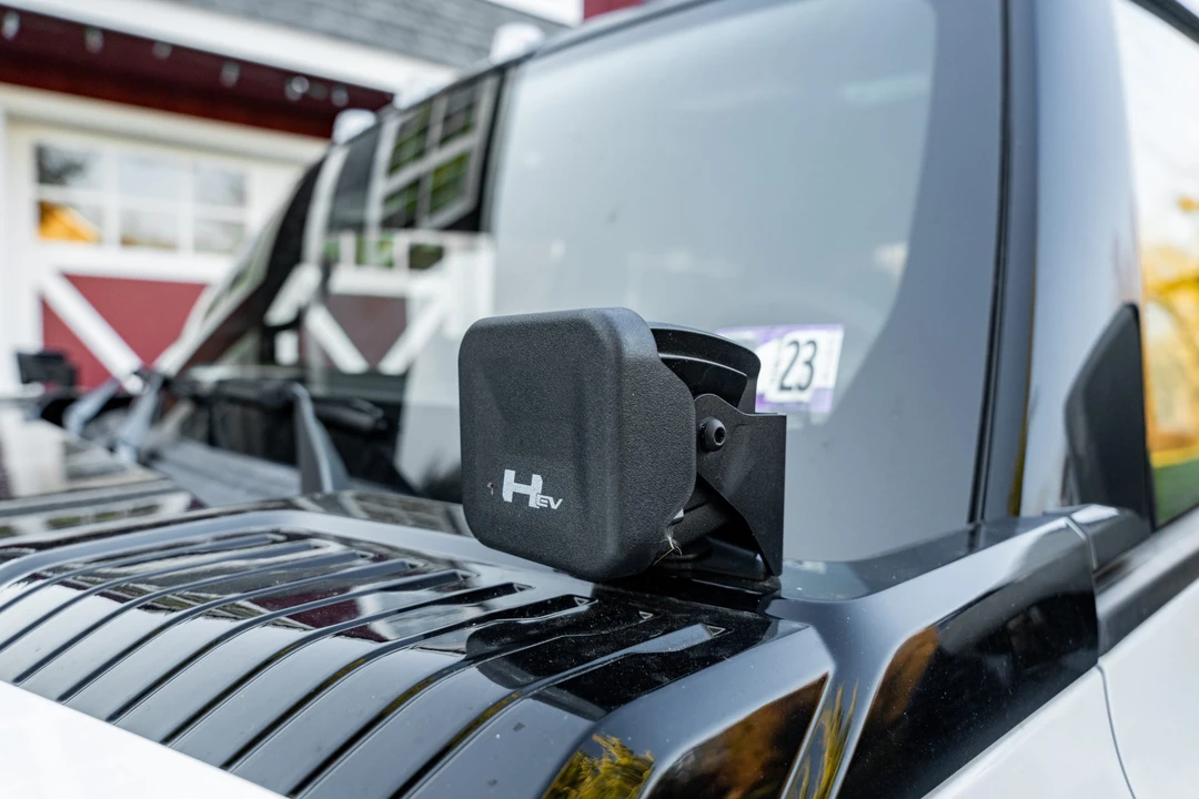 2022 GMC Hummer EV - Image 14 of 31