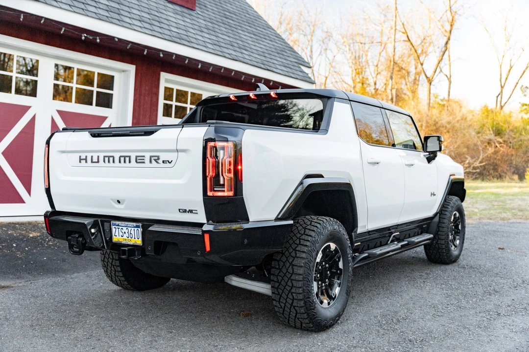 2022 GMC Hummer EV - Image 5 of 31