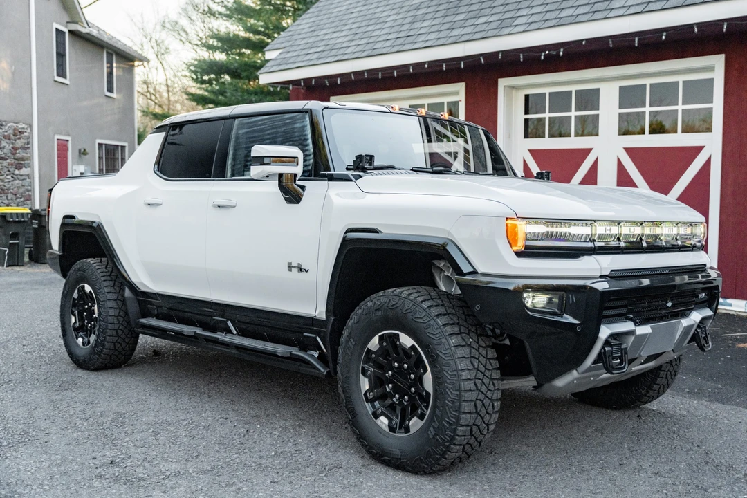2022 GMC Hummer EV - Image 7 of 31