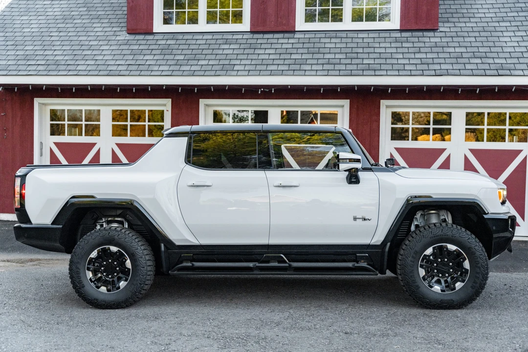 2022 GMC Hummer EV - Image 6 of 31