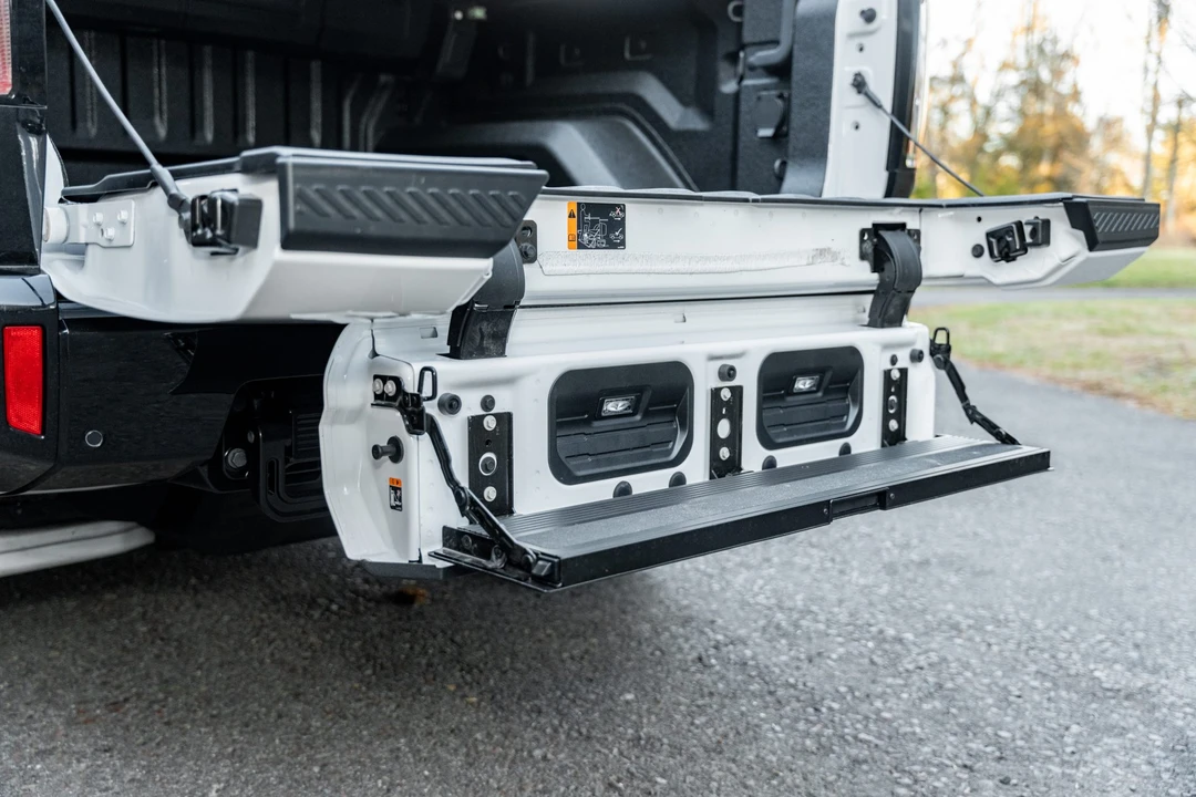 2022 GMC Hummer EV - Image 30 of 31