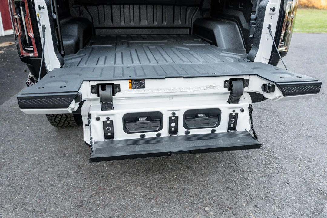 2022 GMC Hummer EV - Image 31 of 31