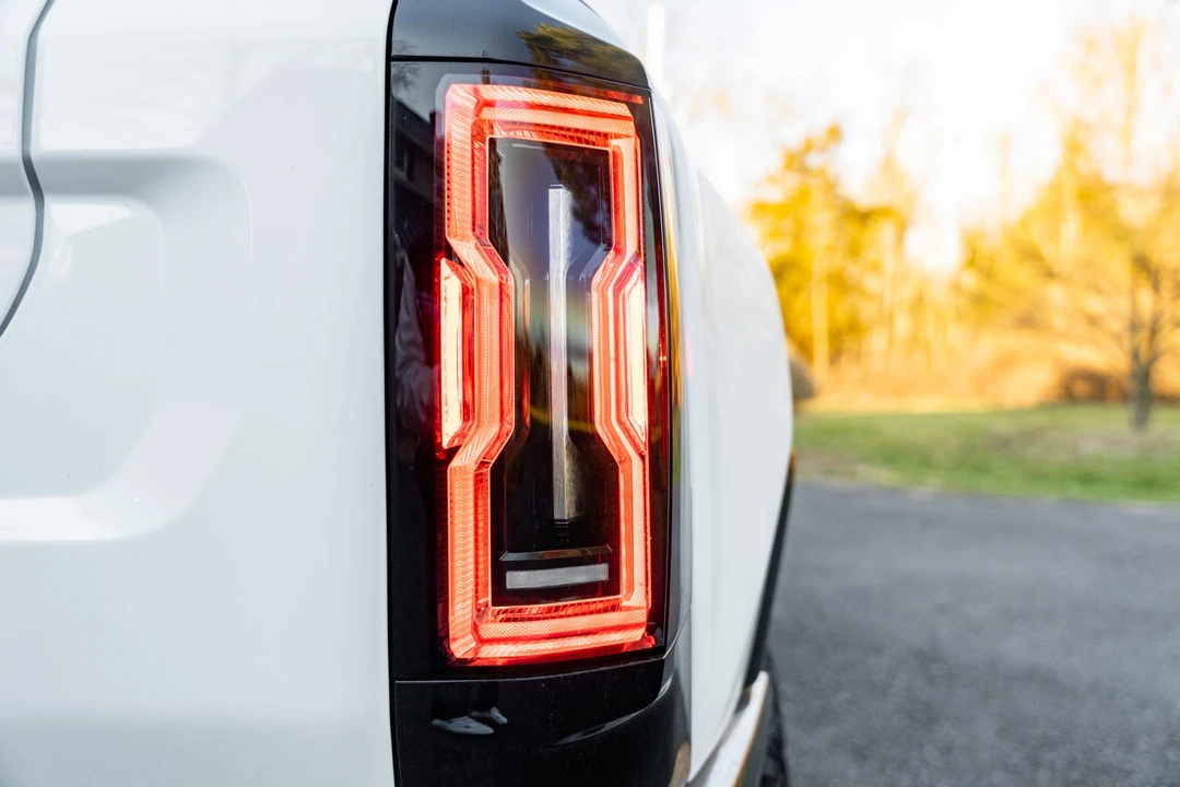 2022 GMC Hummer EV - Image 26 of 31