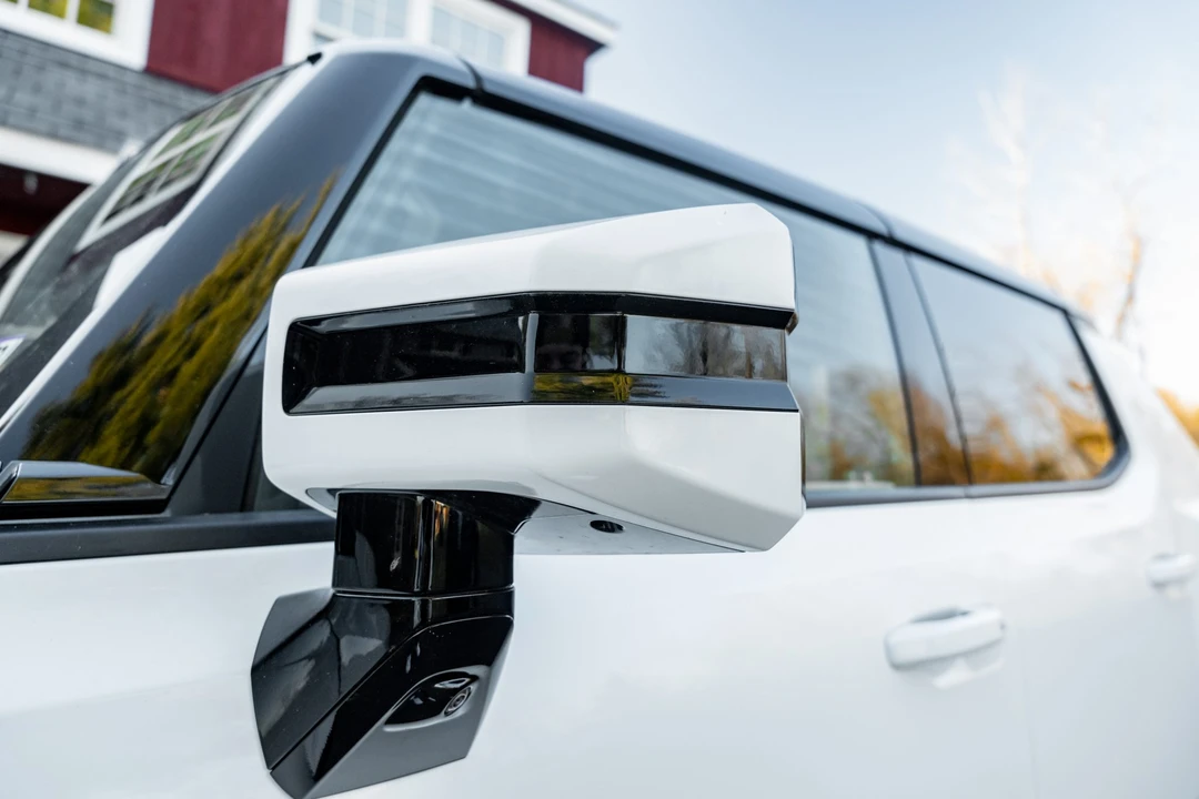 2022 GMC Hummer EV - Image 16 of 31