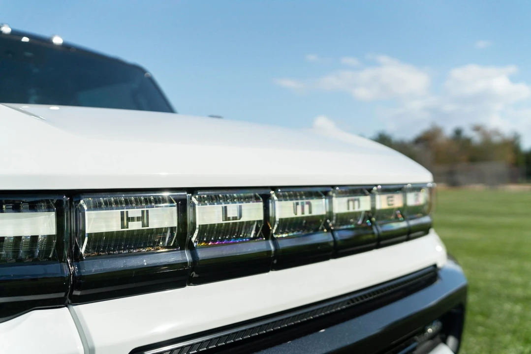 2022 GMC Hummer EV - Image 17 of 31