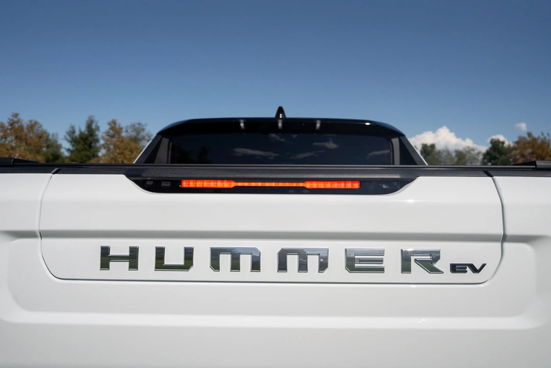 2022 GMC Hummer EV - Image 28 of 31